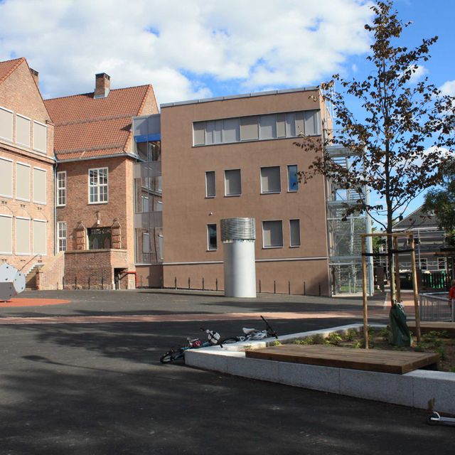 Morellbakken skole eksteriør foto