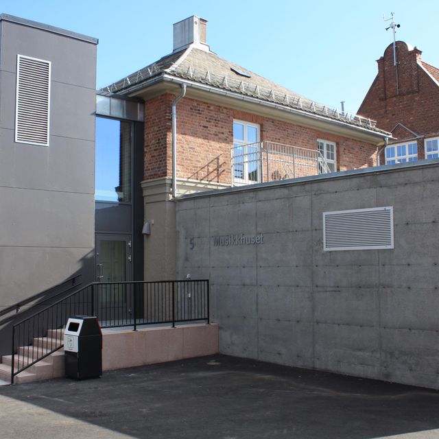 Morellbakken skole eksteriør foto