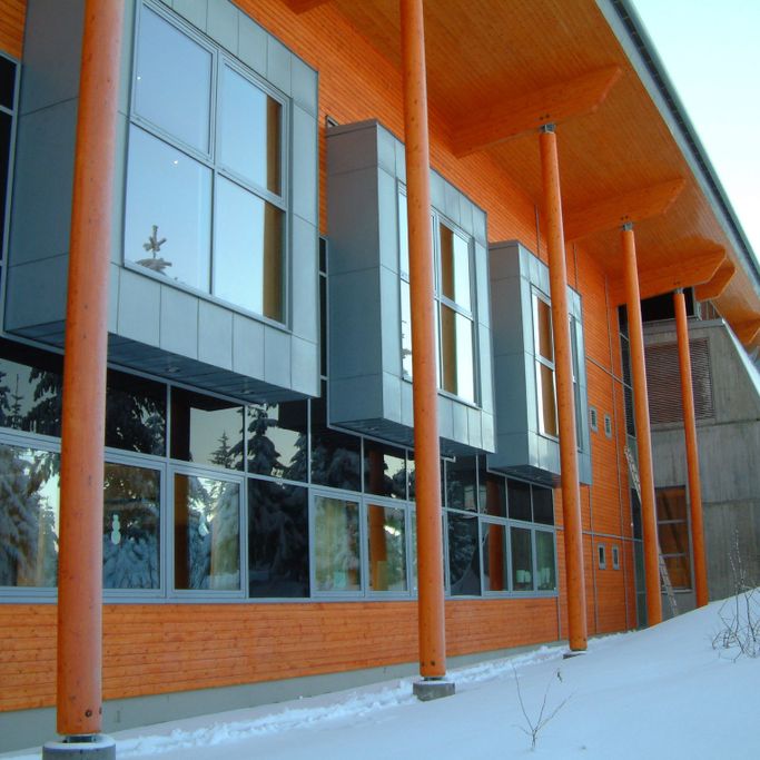 Voksentoppen skole Eksteriør Foto