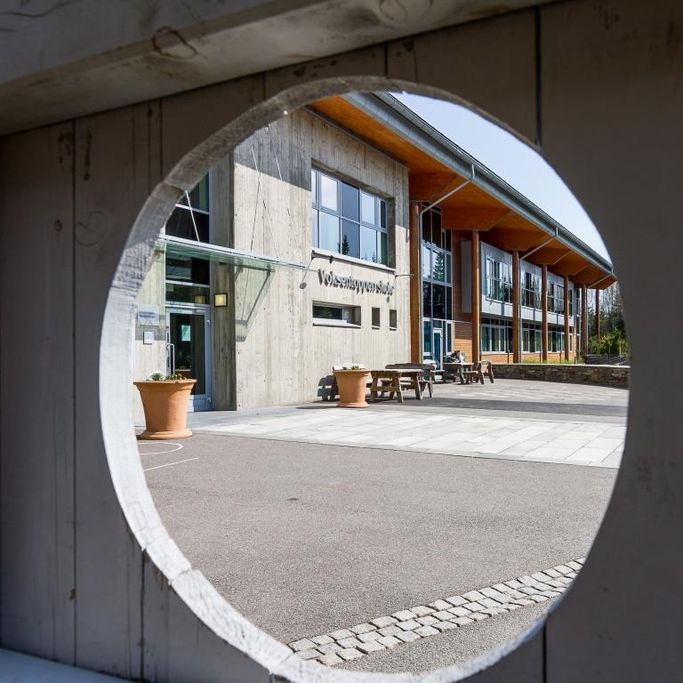 Voksentoppen skole Eksteriør Foto